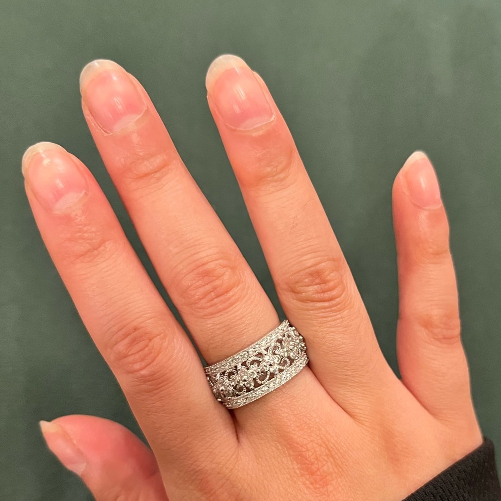 Sterling Silver Ring with Diamond Flowers
